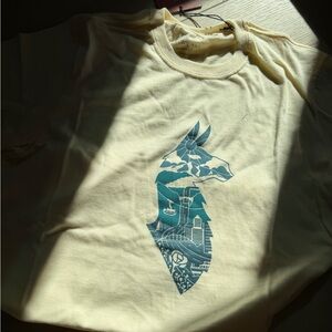 Cotopaxi Women’s Size S Graphic Tee Cream Outdoor Mountain Design NWT